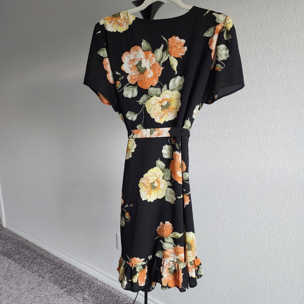 Floral Short Sleeve Wrap Dress - Picture 2 of 4